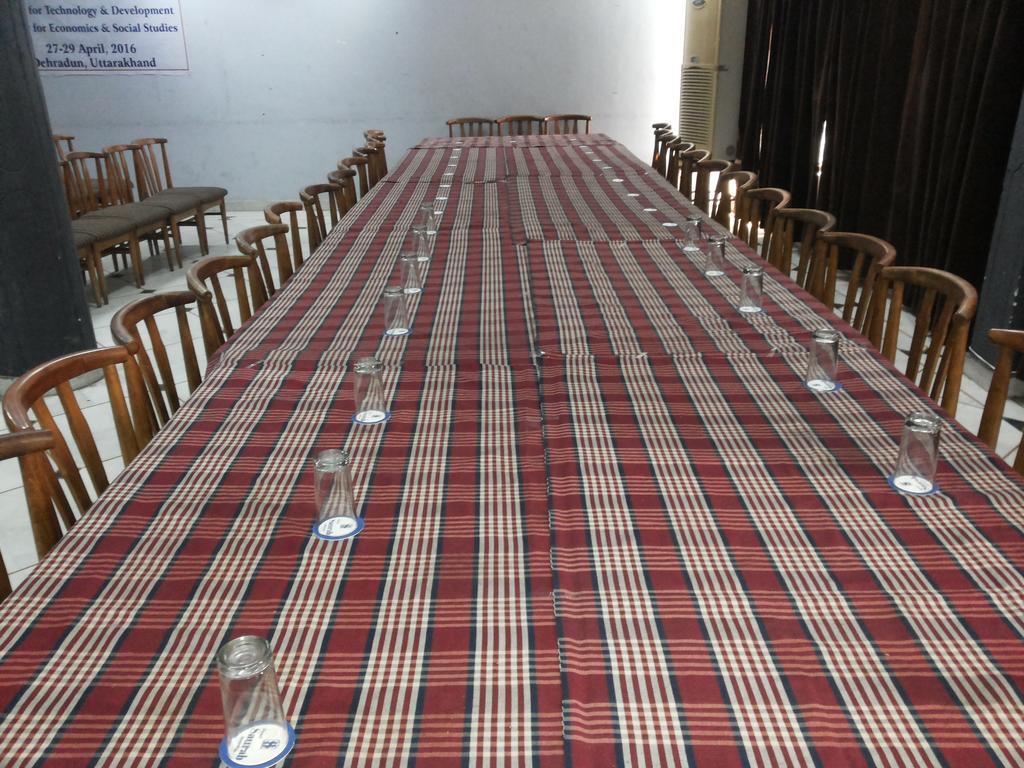 Hotel Saurab Dehradun Ngoại thất bức ảnh