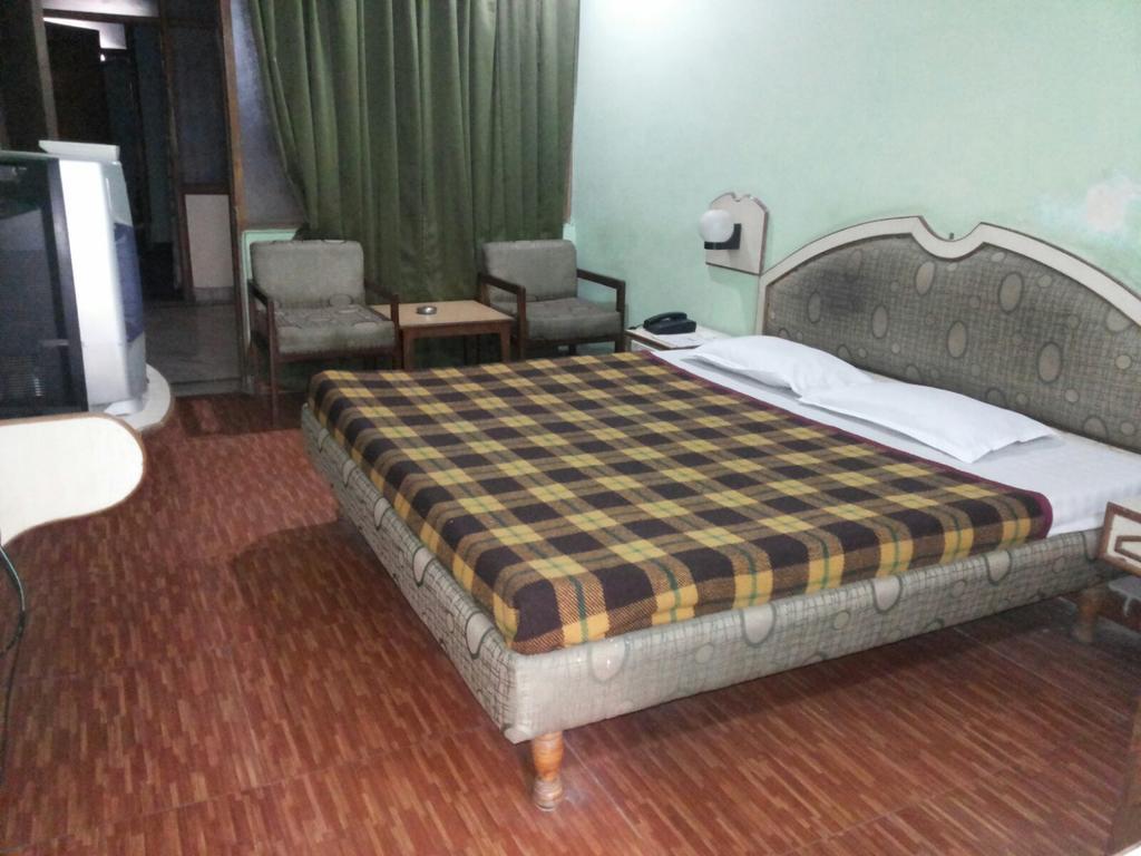 Hotel Saurab Dehradun Ngoại thất bức ảnh